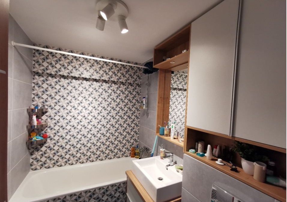 INCHIRIERE Apartament 3 camere decomandate modern - Zona foarte buna