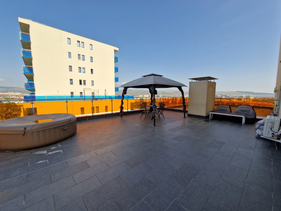Apartament cu terasa la etajul 7, jacuzzi, panorama superba, în Viva City