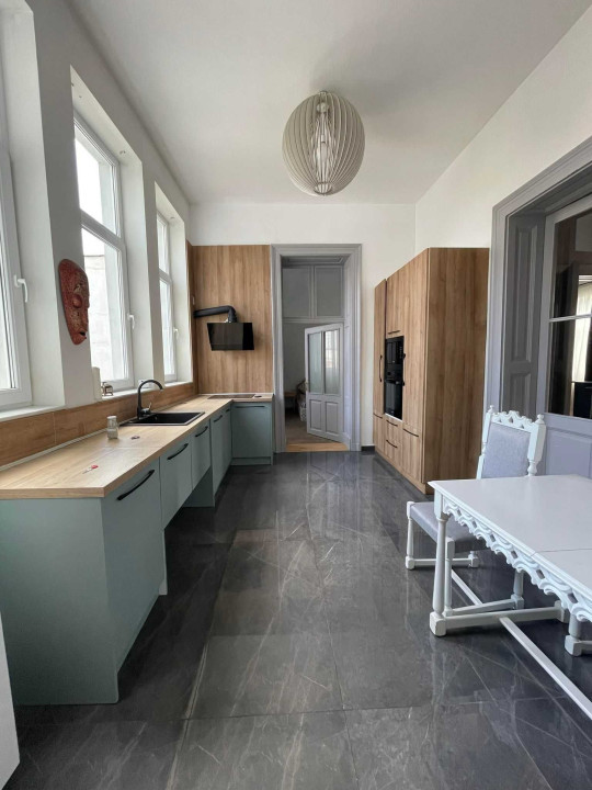 Inchiriere 3 camere ultrafinisat pe strada Decebal