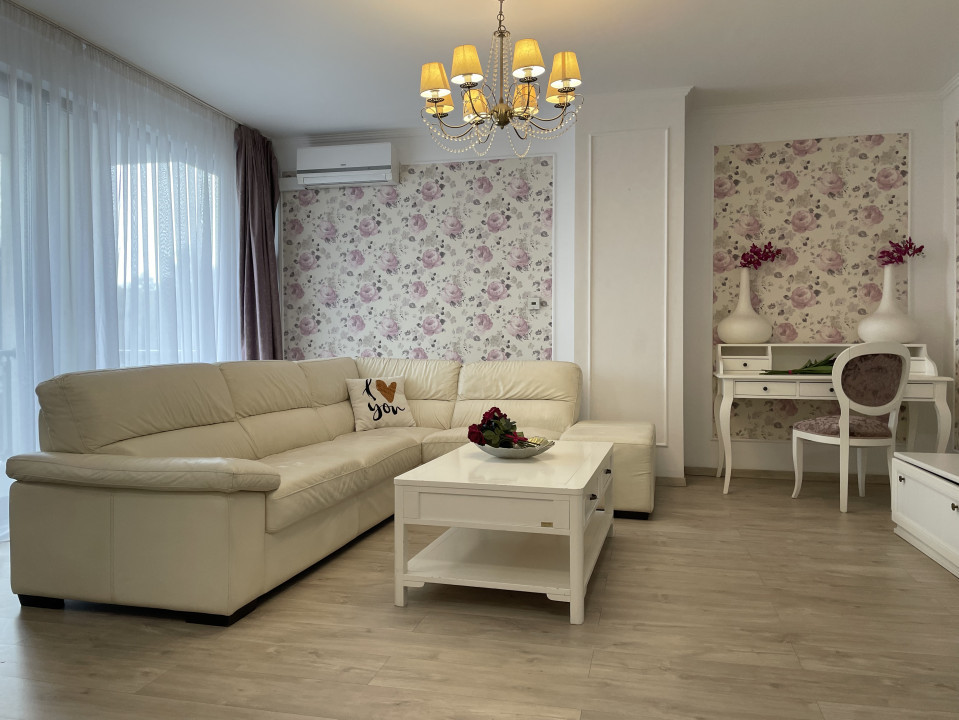 Inchiriere 3 camere in Riviera Luxury