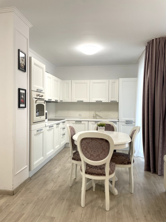 Inchiriere 3 camere in Riviera Luxury