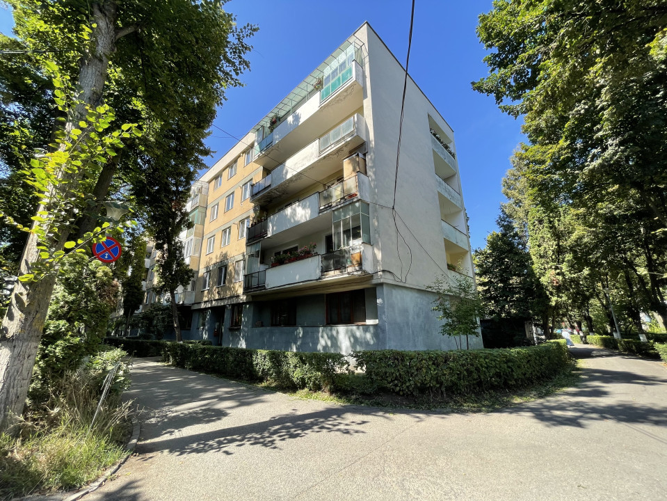 Vanzare 2 camere renovabil pe Aleea Scarisoara