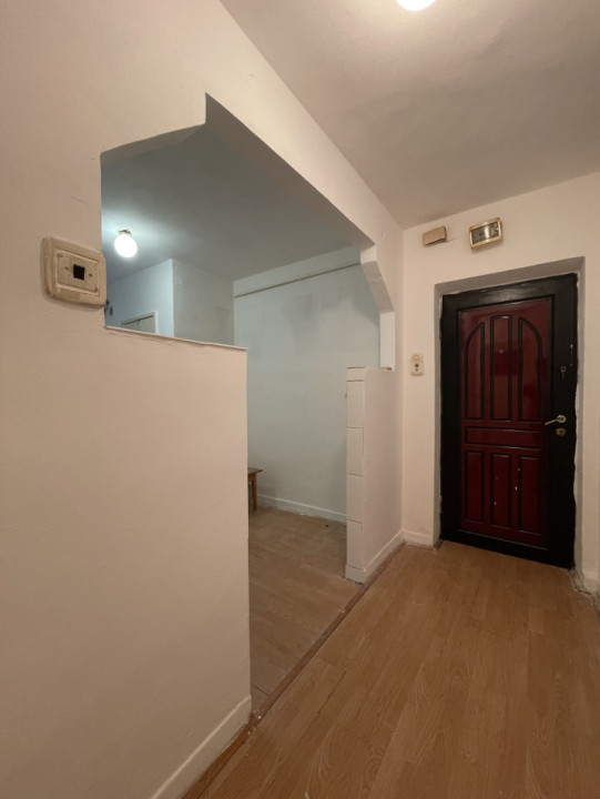 Vanzare 2 camere renovabil pe Aleea Scarisoara