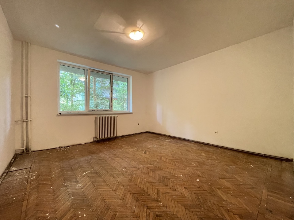Vanzare 2 camere renovabil pe Aleea Scarisoara