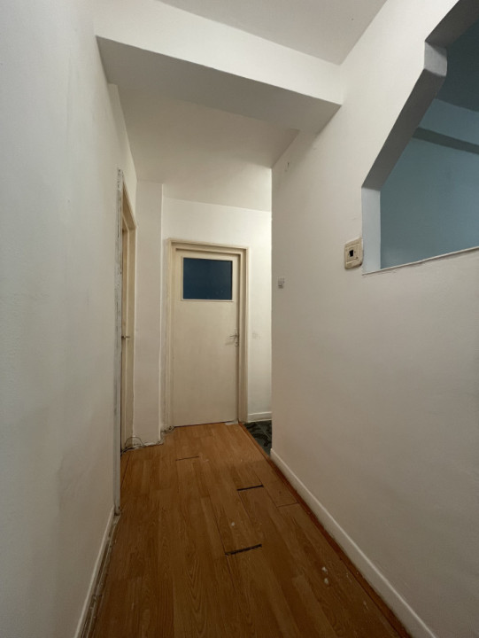 Vanzare 2 camere renovabil pe Aleea Scarisoara