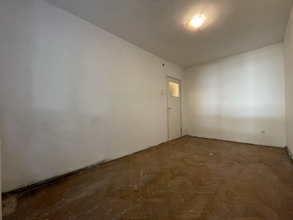 Vanzare 2 camere renovabil pe Aleea Scarisoara