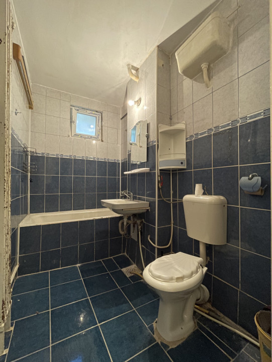 Vanzare 2 camere renovabil pe Aleea Scarisoara