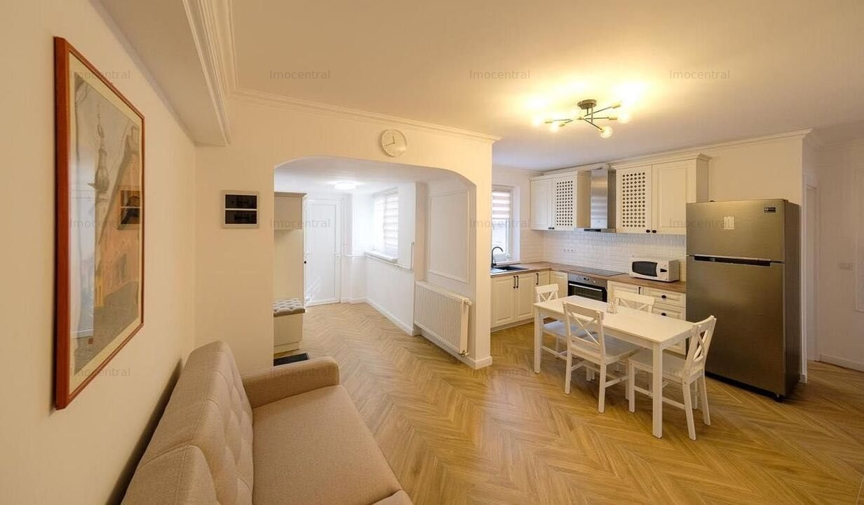 Prima închiriere apartament  3 camere - SUPERFINISAT