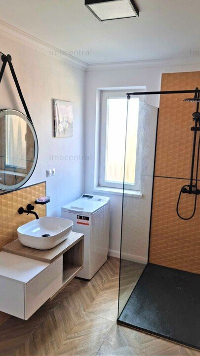 Prima închiriere apartament  3 camere - SUPERFINISAT