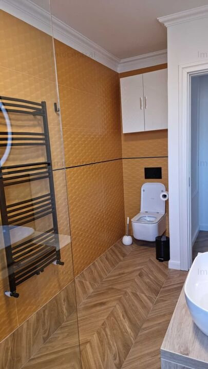 Prima închiriere apartament  3 camere - SUPERFINISAT