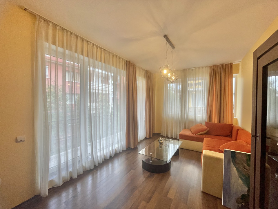 Vânzare 2 camere cu balcon 10 mp și garaj 