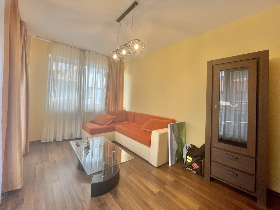 Vânzare 2 camere cu balcon 10 mp și garaj 