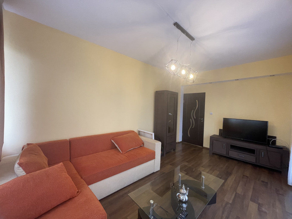 Vânzare 2 camere cu balcon 10 mp și garaj 