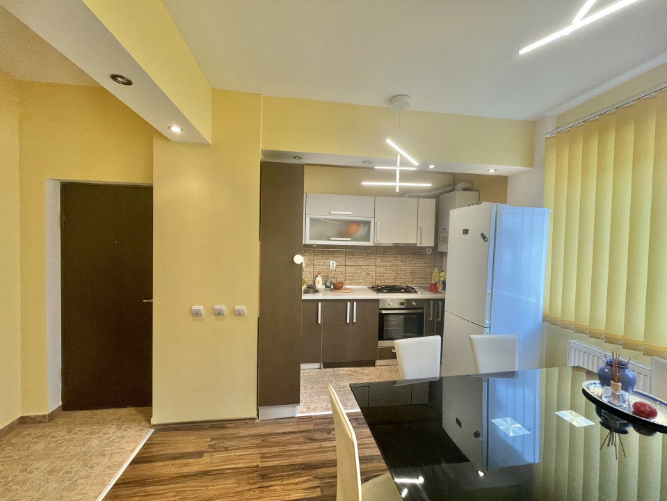 Vânzare 2 camere cu balcon 10 mp și garaj 