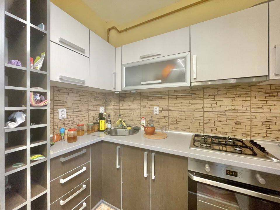 Vânzare 2 camere cu balcon 10 mp și garaj 