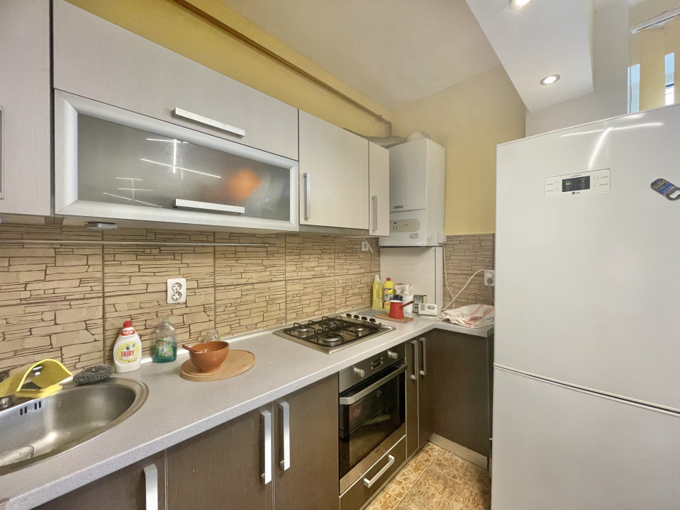 Vânzare 2 camere cu balcon 10 mp și garaj 