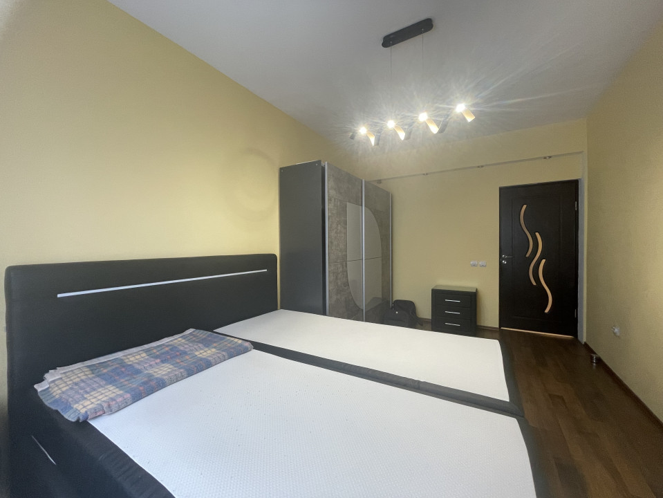 Vânzare 2 camere cu balcon 10 mp și garaj 