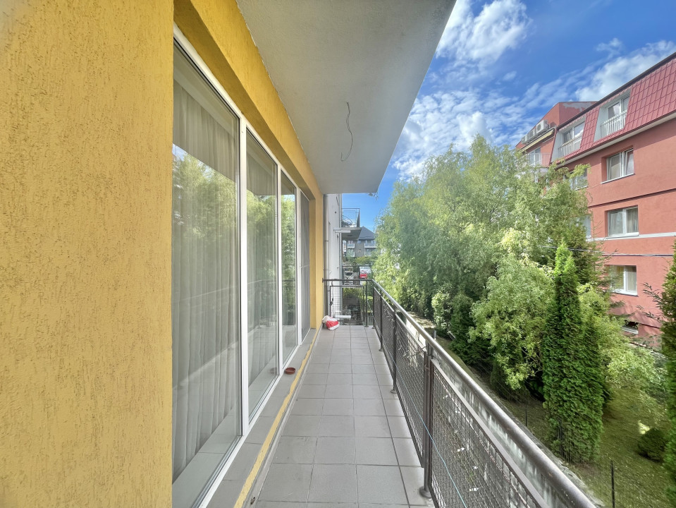 Vânzare 2 camere cu balcon 10 mp și garaj 