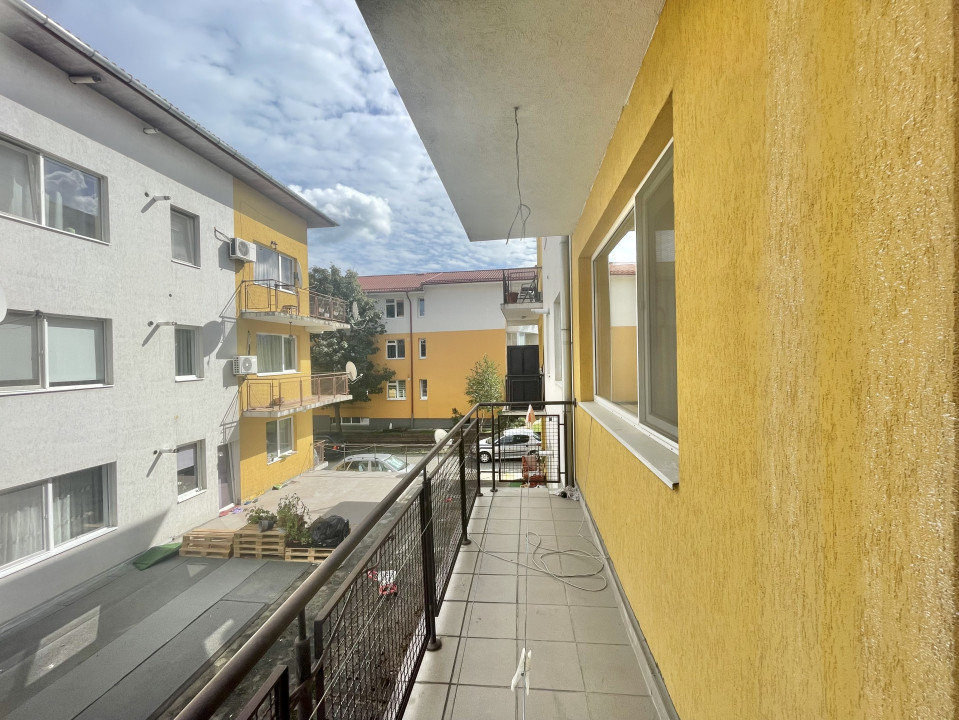 Vânzare 2 camere cu balcon 10 mp și garaj 