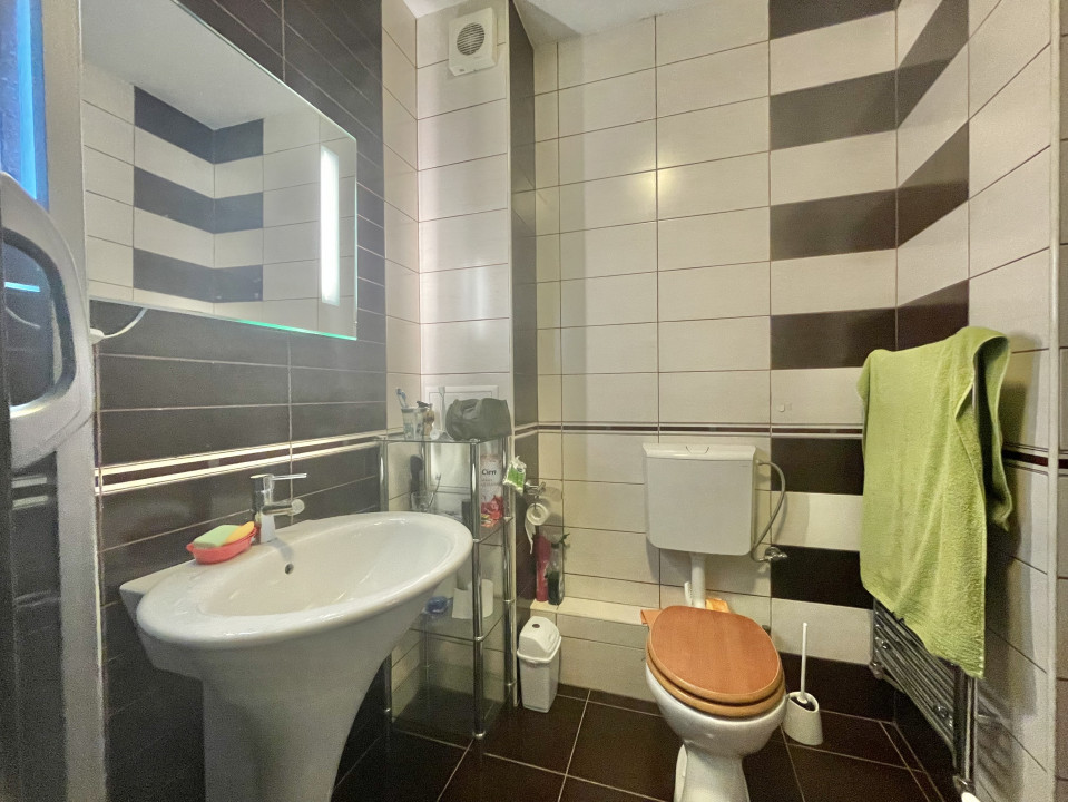 Vânzare 2 camere cu balcon 10 mp și garaj 