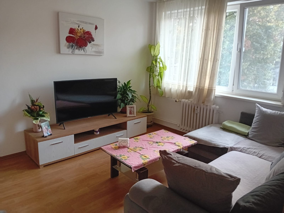 Vânzare 3 camere | zona Uniirii | etaj intermediar