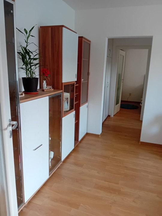 Vânzare 3 camere | zona Uniirii | etaj intermediar