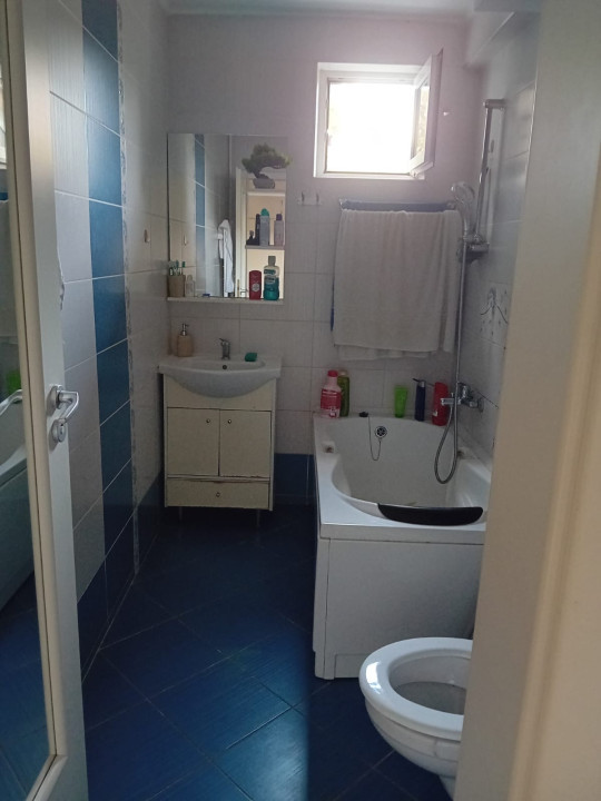 Vânzare 3 camere | zona Uniirii | etaj intermediar