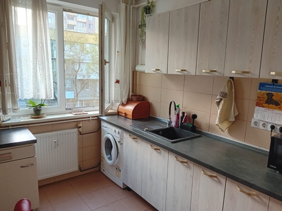 Vânzare 3 camere | zona Uniirii | etaj intermediar