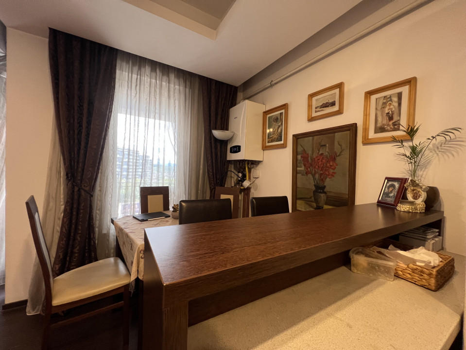 DE VÂNZARE: Apartament 2 camere în Zorilor cu parcare și boxă