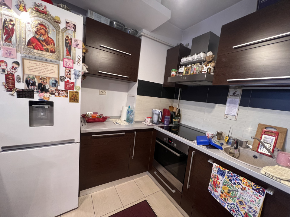 DE VÂNZARE: Apartament 2 camere în Zorilor cu parcare și boxă
