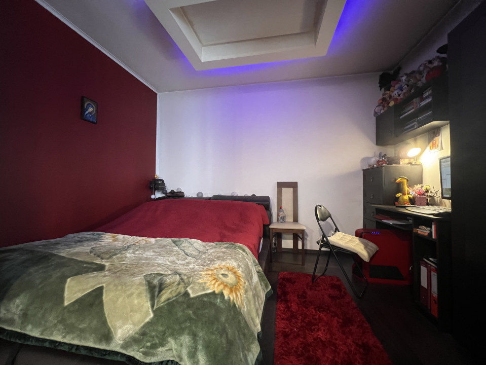 DE VÂNZARE: Apartament 2 camere în Zorilor cu parcare și boxă