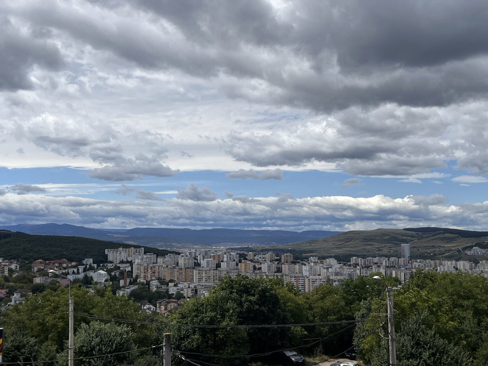 DE VÂNZARE: Apartament 2 camere în Zorilor cu parcare și boxă