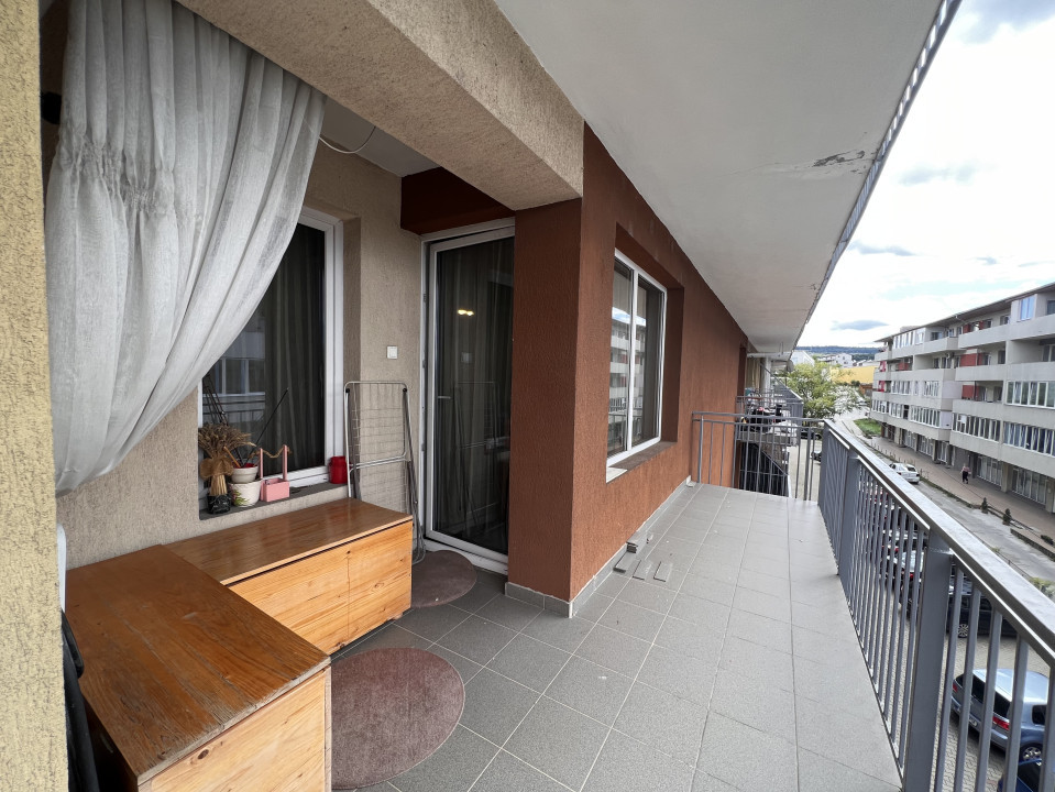 DE VÂNZARE: Apartament 2 camere în Zorilor cu parcare și boxă