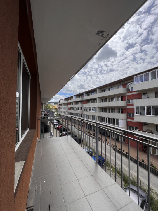 DE VÂNZARE: Apartament 2 camere în Zorilor cu parcare și boxă