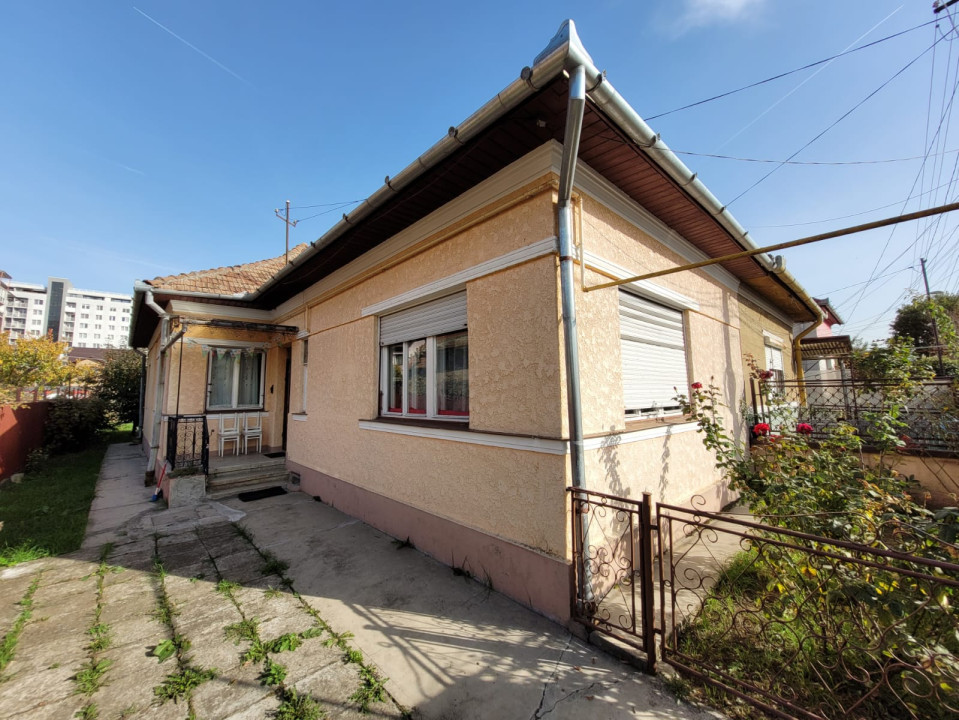 Casă în calcan, cartier Iris, teren 400mp