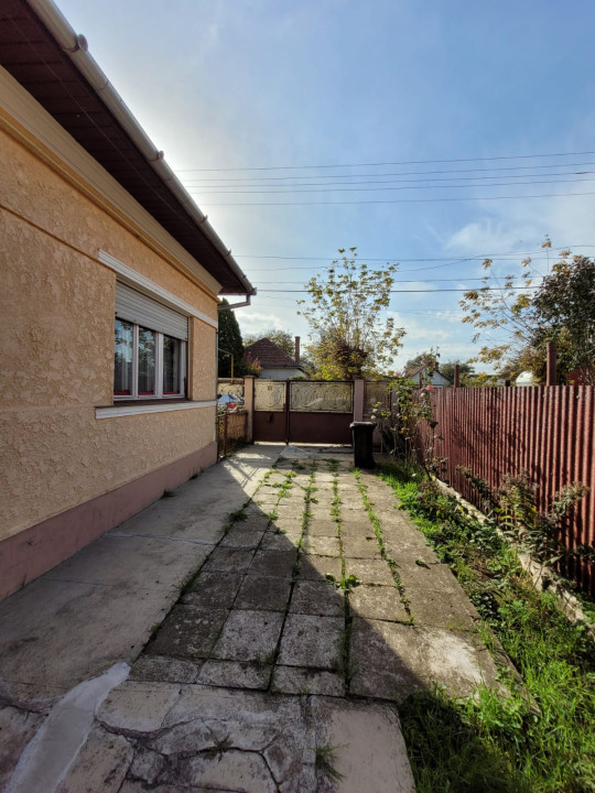 Casă în calcan, cartier Iris, teren 400mp