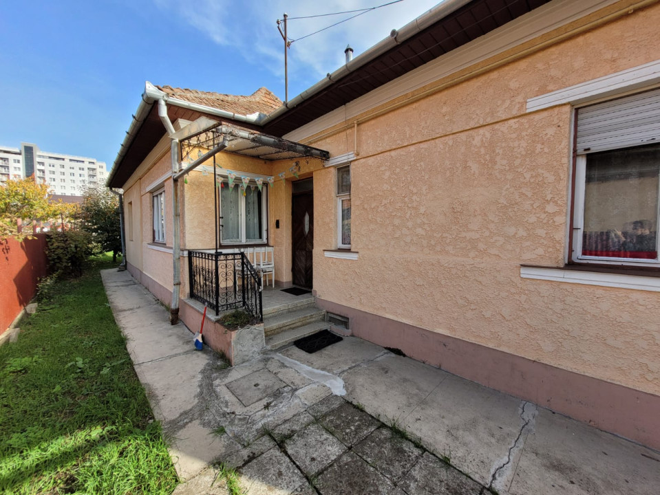 Casă în calcan, cartier Iris, teren 400mp