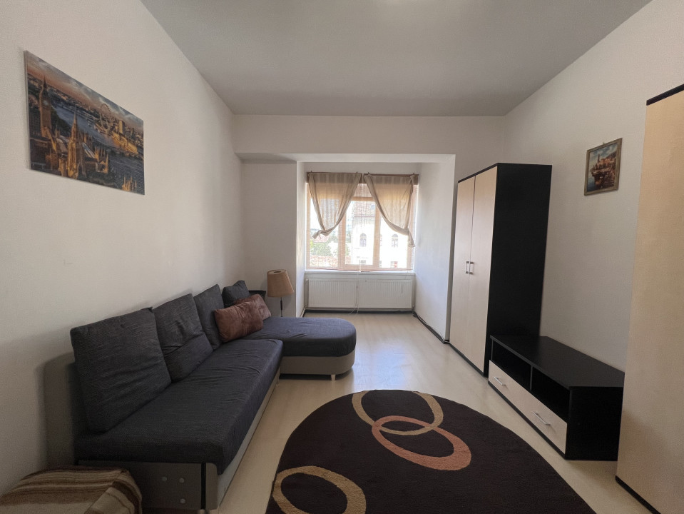 Apartament ULTRACENTRAL, 2 camere decomandate, cu parcare, DE ÎNCHIRIAT