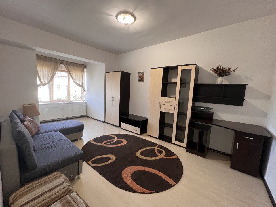 Apartament ULTRACENTRAL, 2 camere decomandate, cu parcare, DE ÎNCHIRIAT