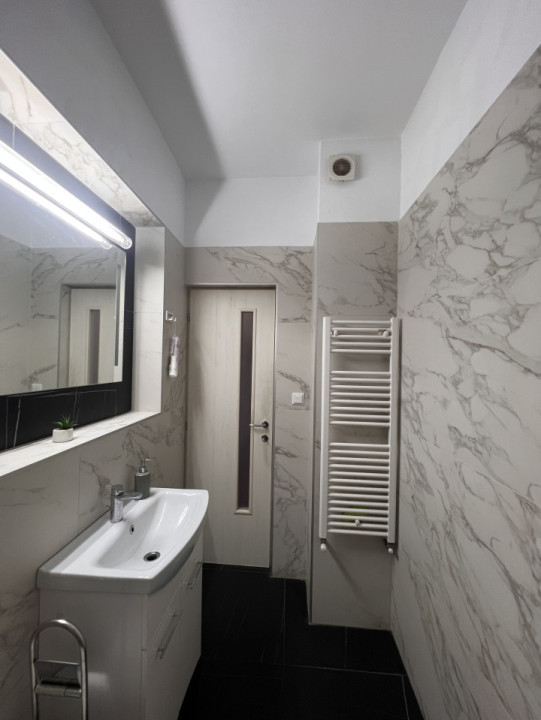 Apartament ULTRACENTRAL, 2 camere decomandate, cu parcare, DE ÎNCHIRIAT