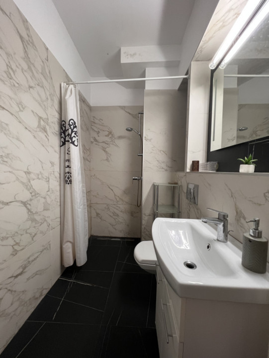 Apartament ULTRACENTRAL, 2 camere decomandate, cu parcare, DE ÎNCHIRIAT