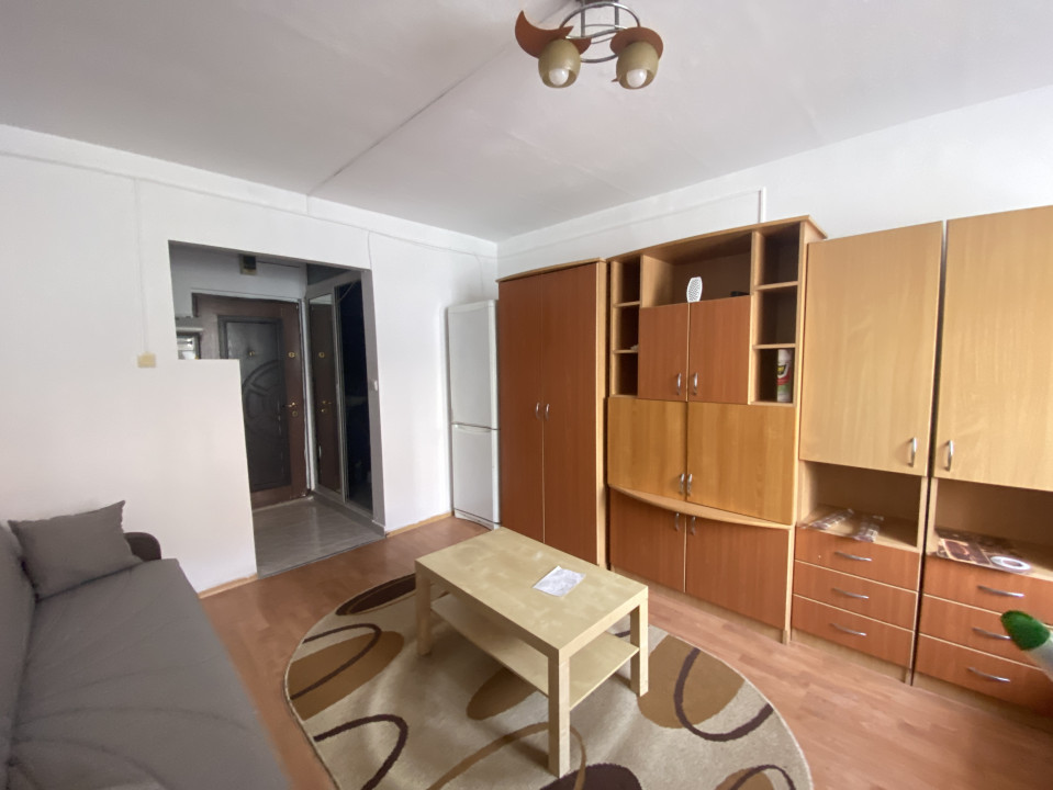 Garsoniera de inchiriat str Cojocnei 