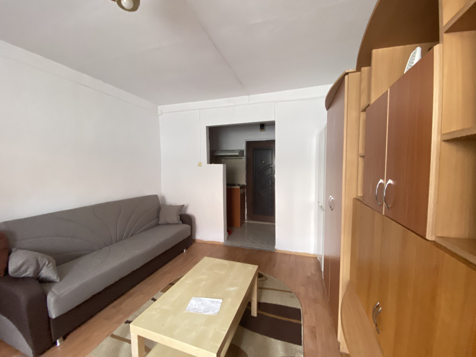 Garsoniera de inchiriat str Cojocnei 