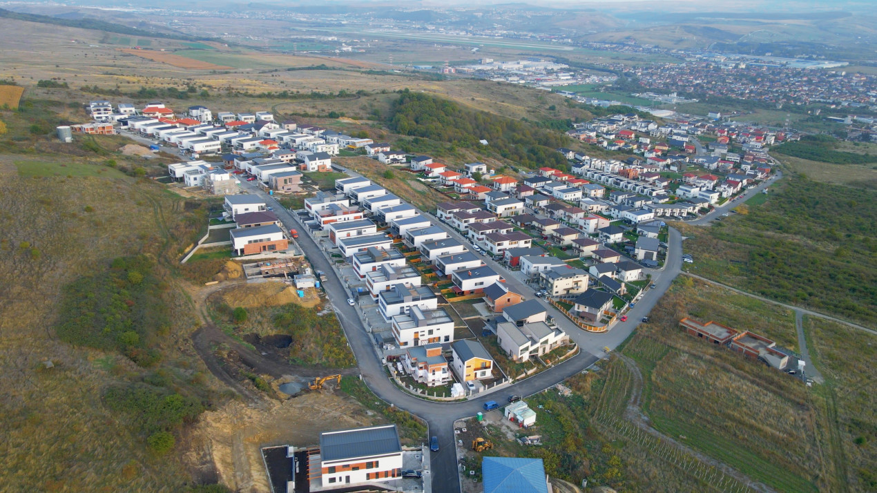 Teren zona Voroneț, extravilan, 831mp, front la 2 drumuri, Comision 0%