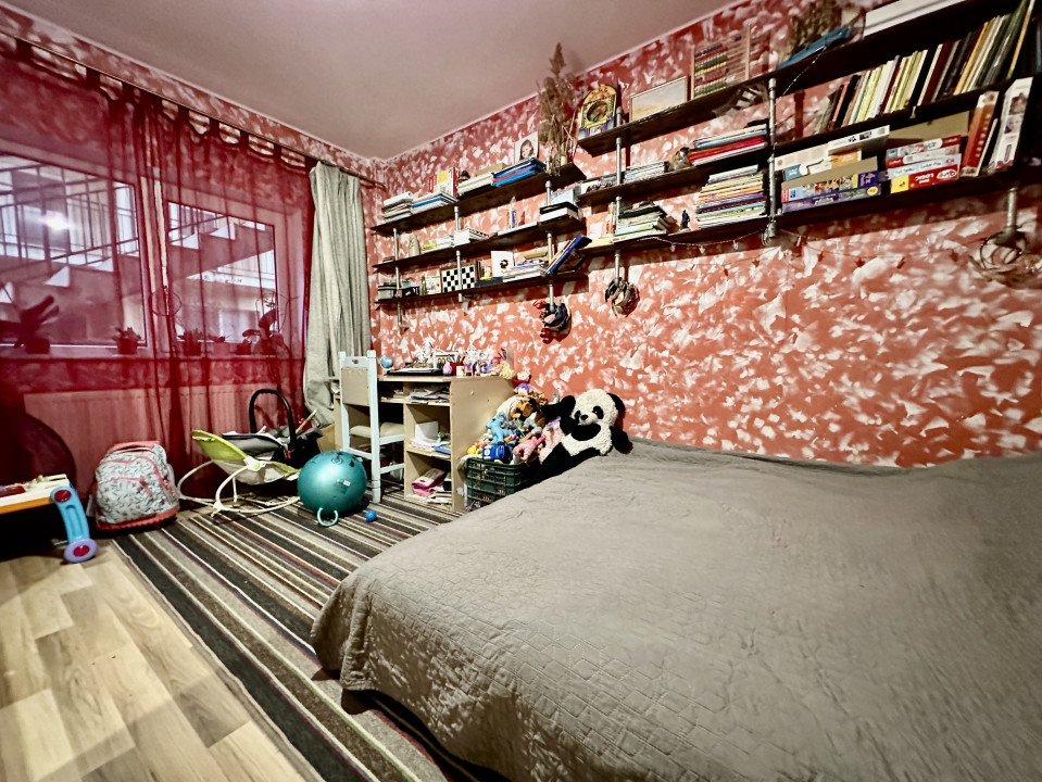 Apartament cu 4 camere de vânzare Europa