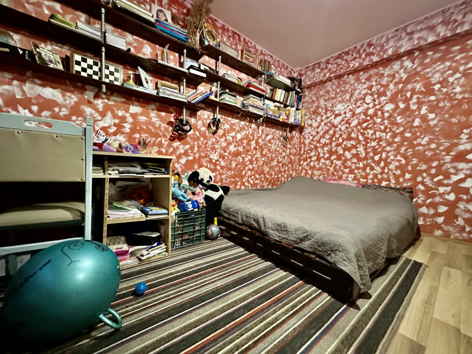 Apartament cu 4 camere de vânzare Europa