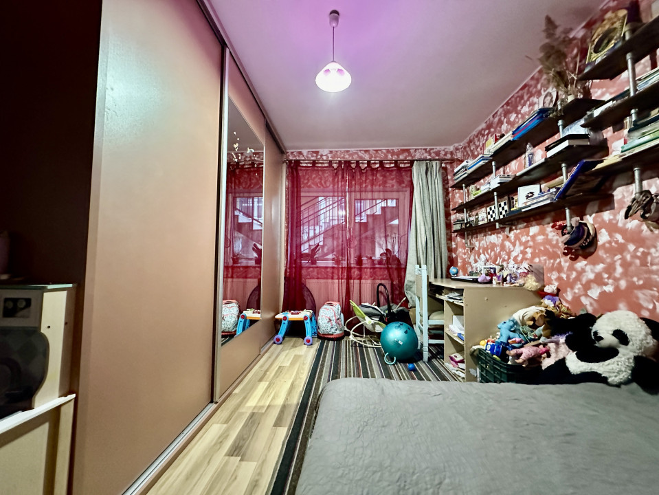 Apartament cu 4 camere de vânzare Europa