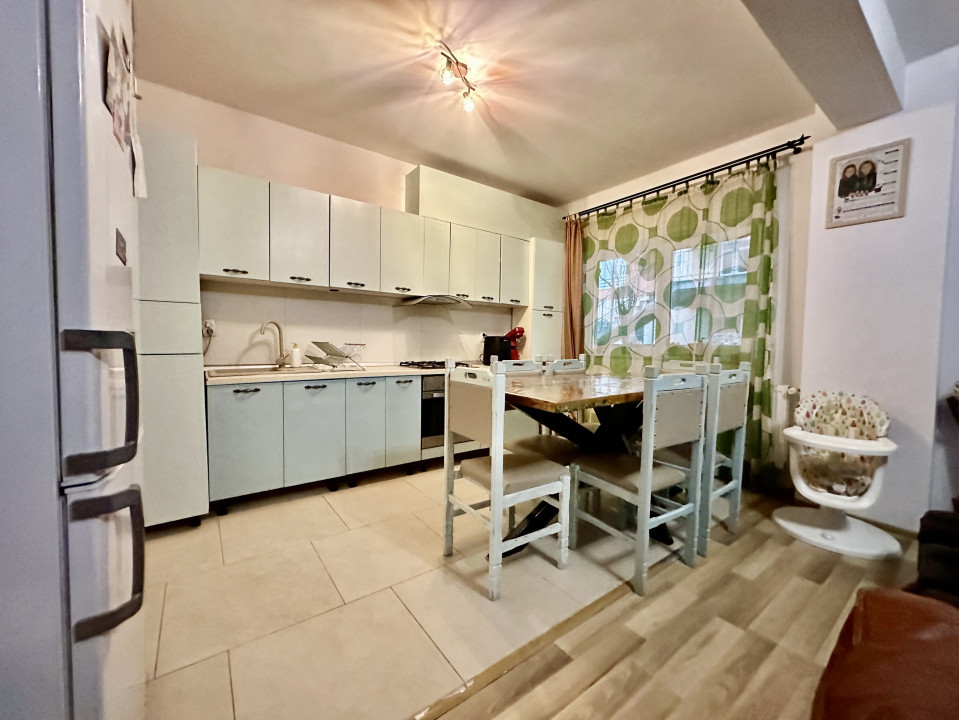 Apartament cu 4 camere de vânzare Europa
