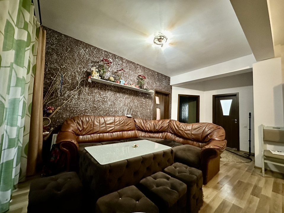 Apartament cu 4 camere de vânzare Europa
