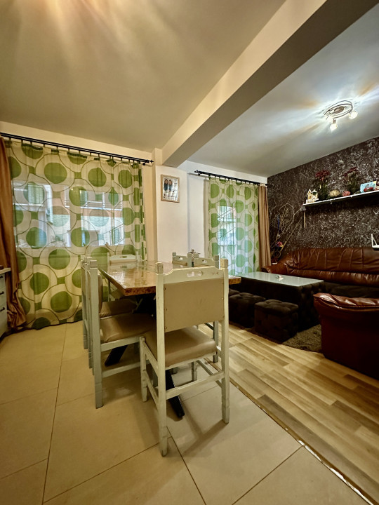 Apartament cu 4 camere de vânzare Europa